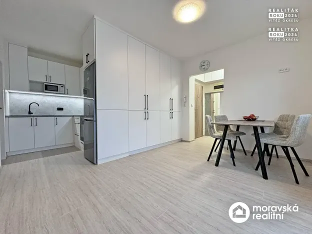 Pronájem bytu 2+kk, Neslovice, Školní, 38 m2