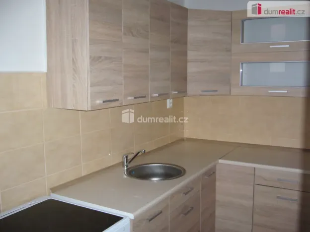 Pronájem bytu 3+1, Děčín - Děčín IV-Podmokly, Revoluční nám., 98 m2