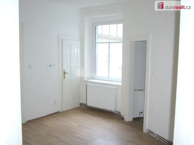 Pronájem bytu 3+1, Děčín - Děčín IV-Podmokly, Revoluční nám., 98 m2