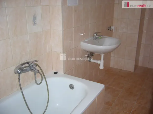 Pronájem bytu 3+1, Děčín - Děčín IV-Podmokly, Revoluční nám., 98 m2