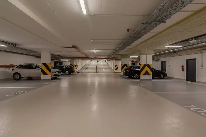 Pronájem garážového stání, Praha - Holešovice, U průhonu, 17 m2