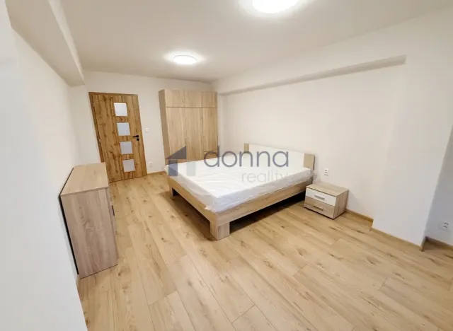 Pronájem bytu 2+1, Praha, Věšínova, 68 m2