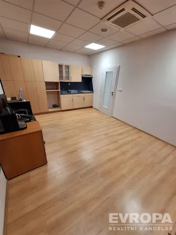 Pronájem kanceláře, Pardubice - Zelené Předměstí, třída Míru, 16 m2