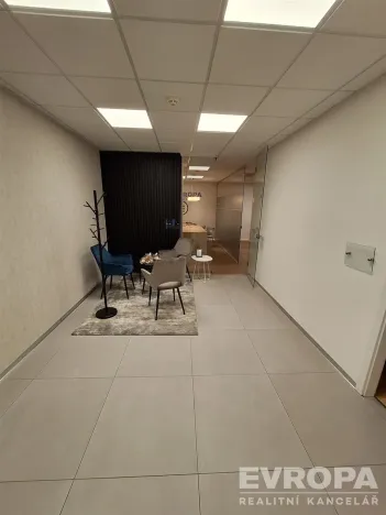 Pronájem kanceláře, Pardubice - Zelené Předměstí, třída Míru, 16 m2