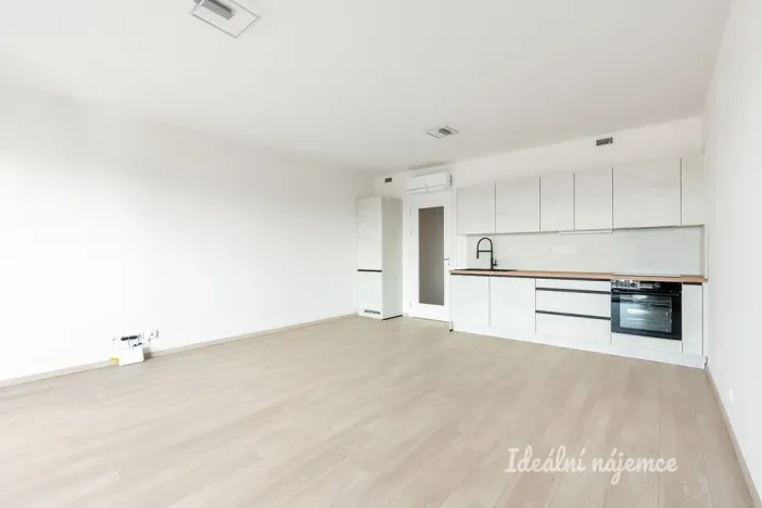 Pronájem bytu 1+kk, Praha - Hloubětín, Poděbradská, 40 m2