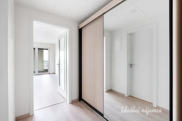 Pronájem bytu 1+kk, Praha - Hloubětín, Poděbradská, 40 m2