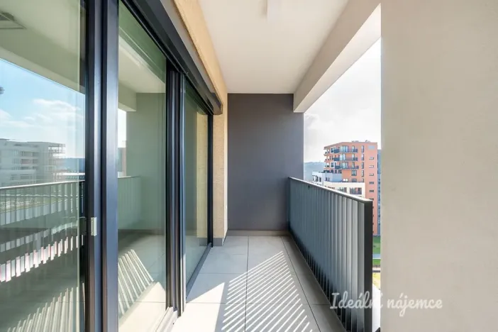 Pronájem bytu 1+kk, Praha - Hloubětín, Poděbradská, 40 m2