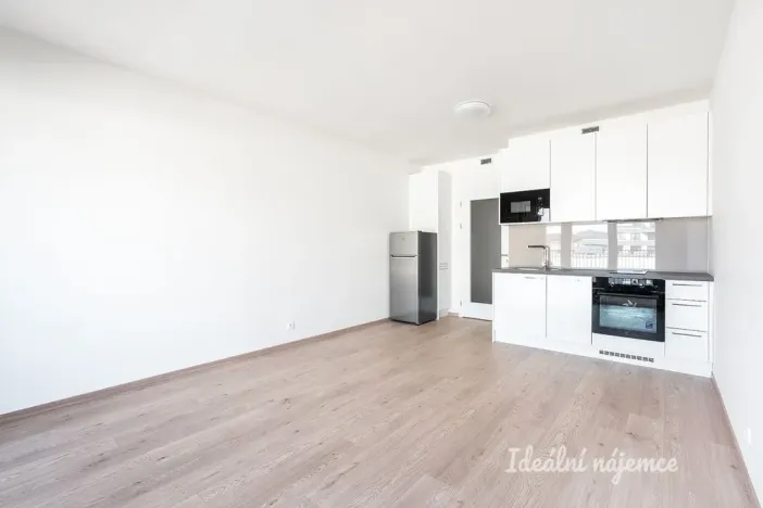 Pronájem bytu 1+kk, Praha - Hloubětín, Poděbradská, 32 m2