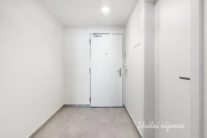 Pronájem bytu 1+kk, Praha - Hloubětín, Poděbradská, 32 m2
