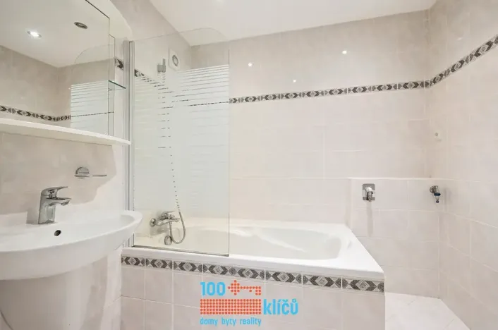 Pronájem bytu 3+1, Praha - Řepy, Laudova, 75 m2