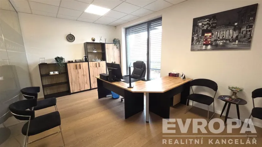Pronájem kanceláře, Pardubice - Zelené Předměstí, třída Míru, 17 m2