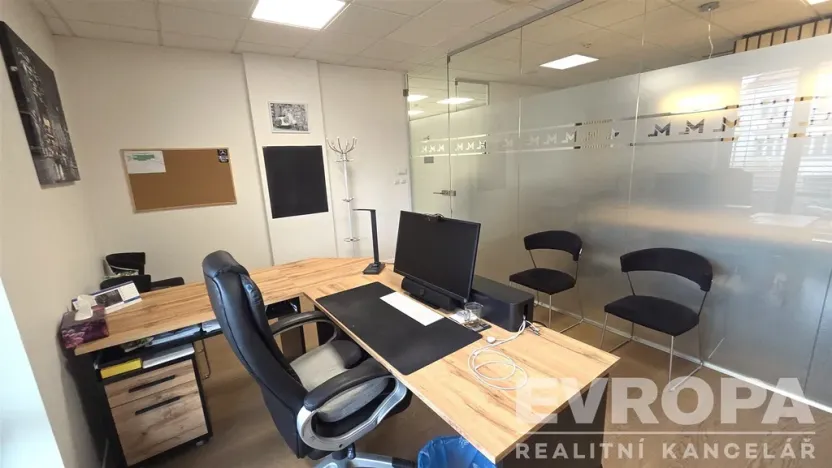 Pronájem kanceláře, Pardubice - Zelené Předměstí, třída Míru, 17 m2