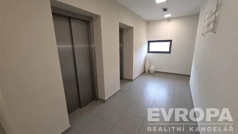 Pronájem kanceláře, Pardubice - Zelené Předměstí, třída Míru, 17 m2