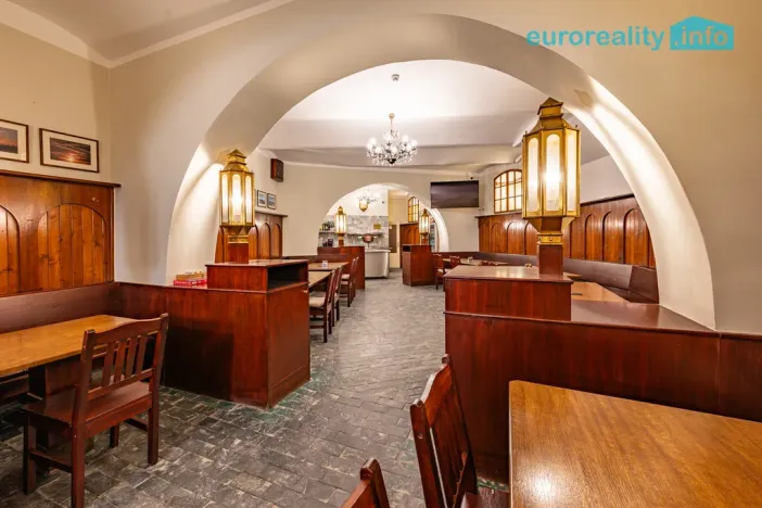 Pronájem restaurace, Mariánské Lázně, Hlavní třída, 120 m2