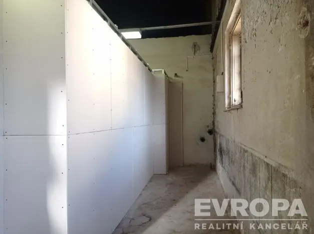 Pronájem skladu, Liberec, Hanychovská, 20 m2