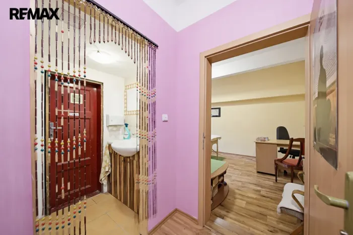 Prodej obchodního prostoru, Karlovy Vary, Jugoslávská, 142 m2