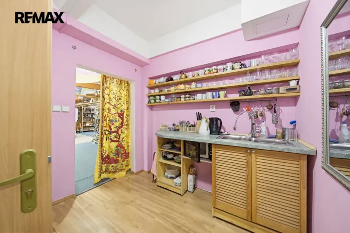 Prodej obchodního prostoru, Karlovy Vary, Jugoslávská, 142 m2