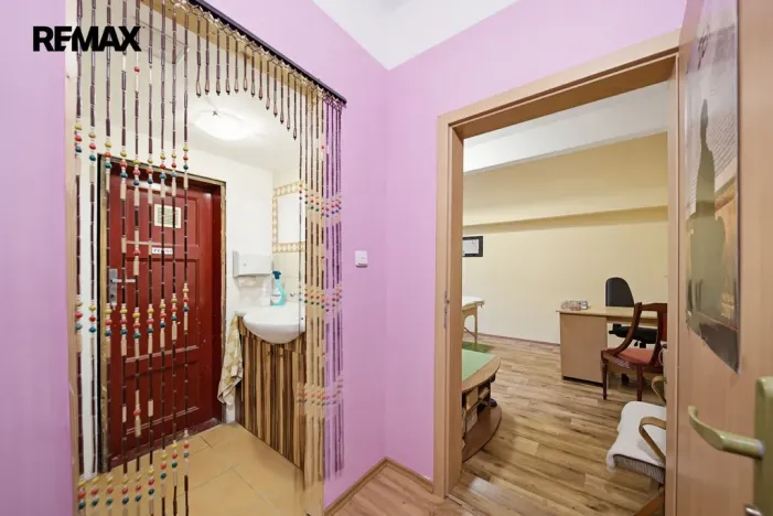 Prodej obchodního prostoru, Karlovy Vary, Jugoslávská, 142 m2