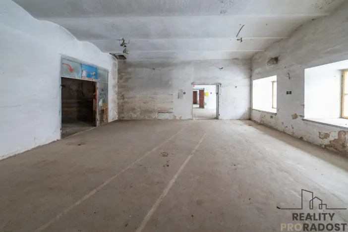 Prodej skladu, Chudenice, Mírové nám., 1906 m2