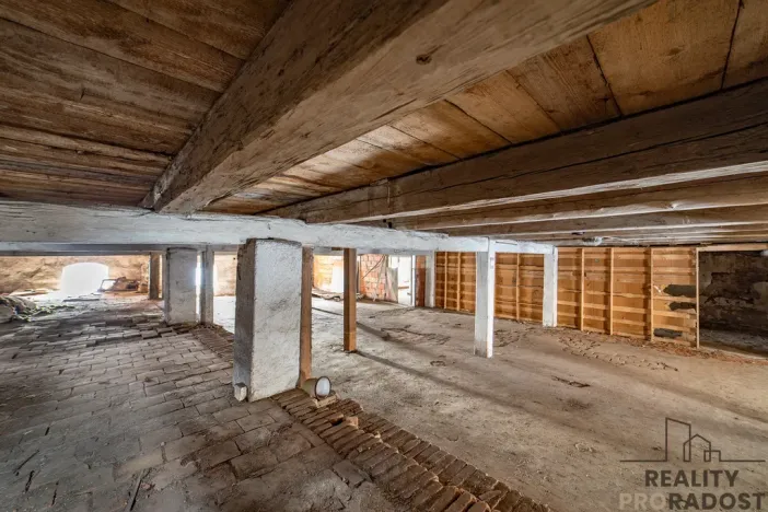 Prodej výrobních prostor, Chudenice, Mírové nám., 1906 m2