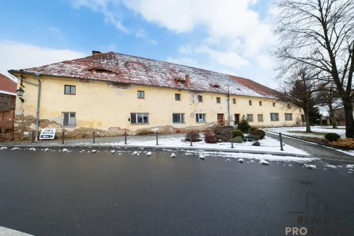 Prodej výrobních prostor, Chudenice, Mírové nám., 1906 m2