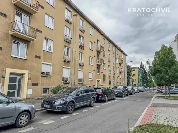 Pronájem bytu 1+kk, Praha - Strašnice, Michelangelova, 27 m2