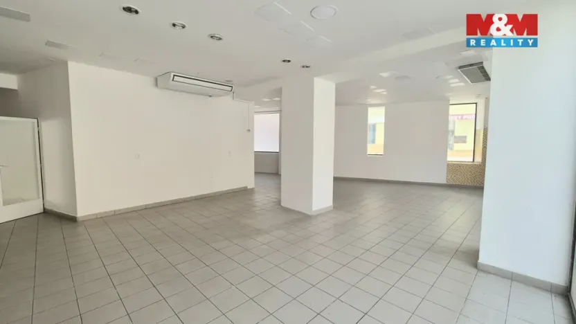 Pronájem obchodního prostoru, Kladno, Komenského, 121 m2