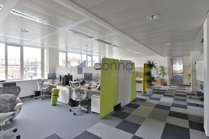 Pronájem kanceláře, Praha, Pekařská, 326 m2