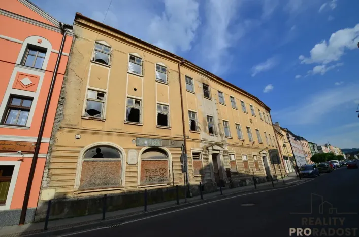 Prodej ubytování, Zlaté Hory, nám. Svobody, 2512 m2