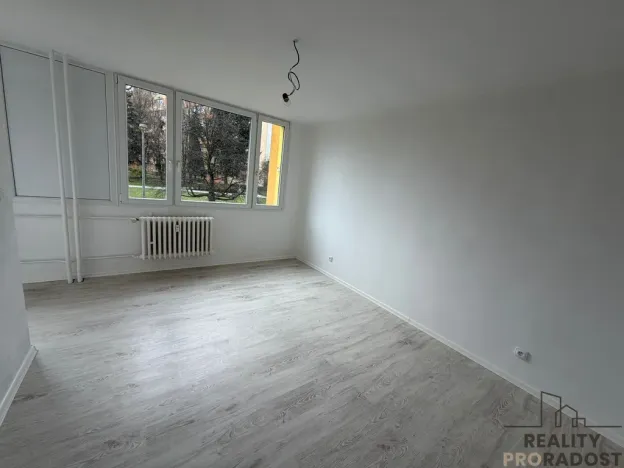Prodej bytu 1+kk, Praha, Veltruská, 27 m2