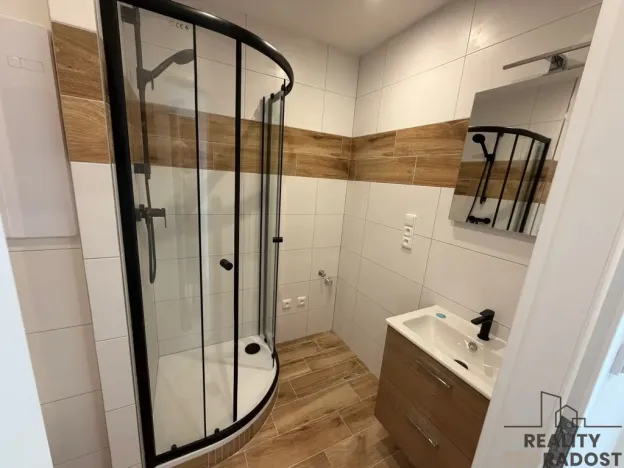 Prodej bytu 1+kk, Praha, Veltruská, 27 m2