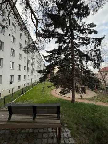 Pronájem bytu 1+kk, Praha - Strašnice, Michelangelova, 37 m2