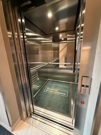 Pronájem bytu 1+kk, Praha - Strašnice, Michelangelova, 37 m2