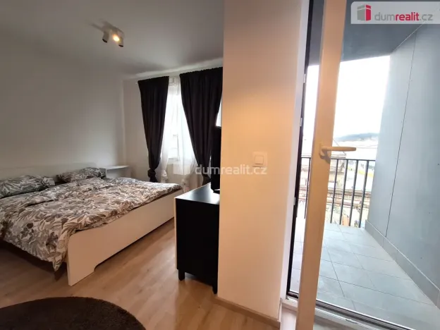 Pronájem bytu 1+kk, Praha, Strnadových, 33 m2