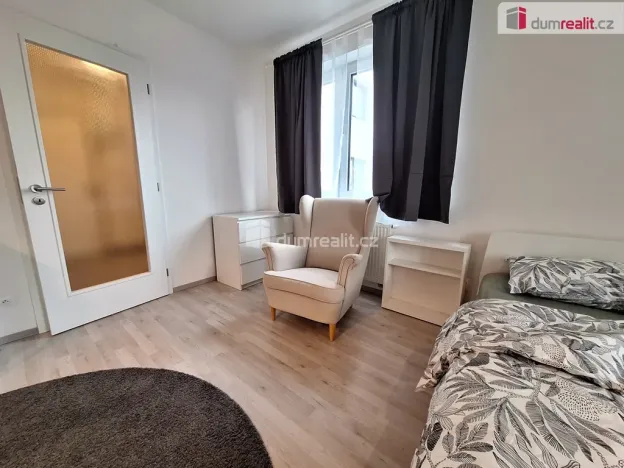 Pronájem bytu 1+kk, Praha, Strnadových, 33 m2