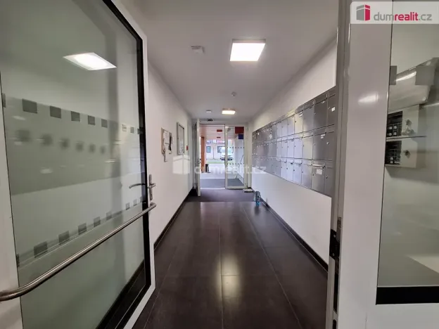 Pronájem bytu 1+kk, Praha, Strnadových, 33 m2