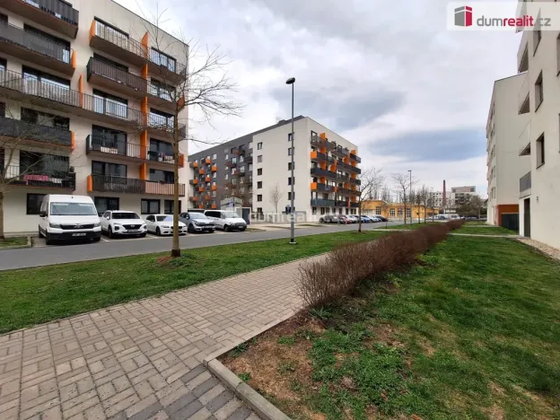 Pronájem bytu 1+kk, Praha, Strnadových, 33 m2