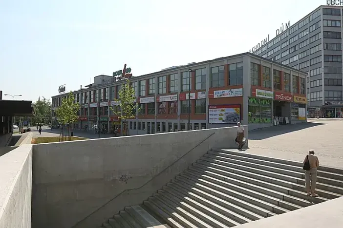 Pronájem obchodního prostoru, Zlín, náměstí Práce, 40 m2