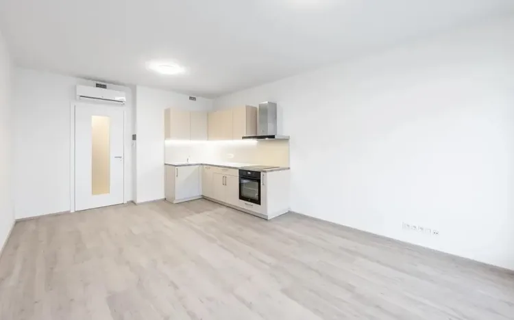 Pronájem bytu 1+kk, Praha - Libeň, Českomoravská, 35 m2