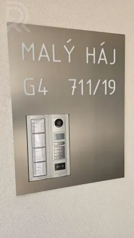 Pronájem garáže, Praha - Dolní Měcholupy, Honzíkova, 15 m2