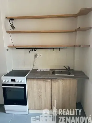 Pronájem bytu 1+1, Praha - Malá Strana, Šeříková, 34 m2