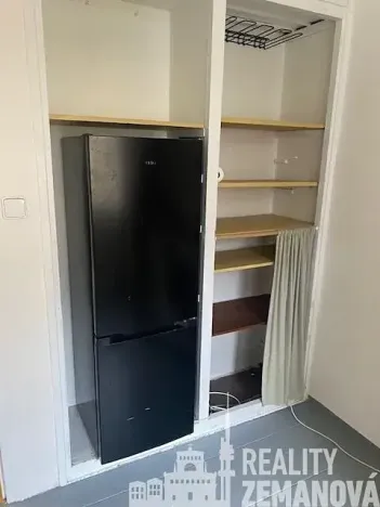 Pronájem bytu 1+1, Praha - Malá Strana, Šeříková, 34 m2