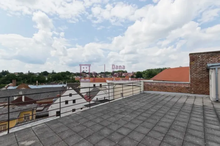 Pronájem bytu 2+1, Jindřichův Hradec - Jindřichův Hradec I, Komenského, 70 m2