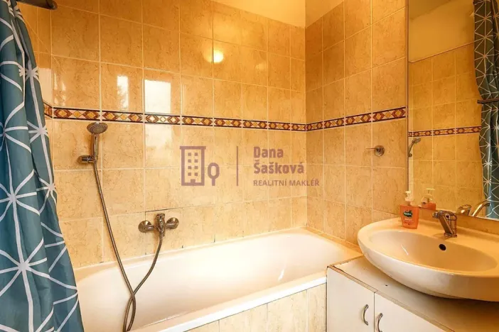 Pronájem bytu 4+1, Jindřichův Hradec - Jindřichův Hradec II, sídliště U Nádraží, 65 m2