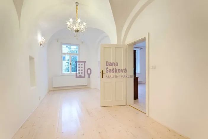 Pronájem bytu 2+1, Jindřichův Hradec - Jindřichův Hradec I, nám. Míru, 71 m2