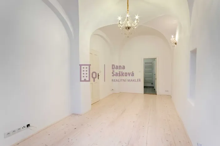 Pronájem bytu 2+1, Jindřichův Hradec - Jindřichův Hradec I, nám. Míru, 71 m2