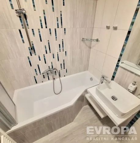 Prodej bytu 3+kk, Pardubice, Luďka Matury, 71 m2