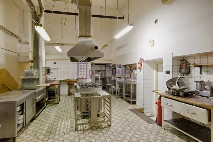 Pronájem restaurace, Jindřichův Hradec - Jindřichův Hradec I, nám. Míru, 160 m2