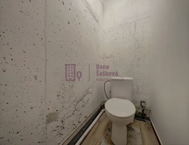 Pronájem obchodního prostoru, Jindřichův Hradec - Jindřichův Hradec I, nám. Míru, 18 m2