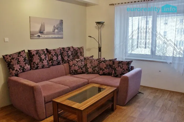 Pronájem bytu 2+kk, Karlovy Vary, Sokolovská, 44 m2